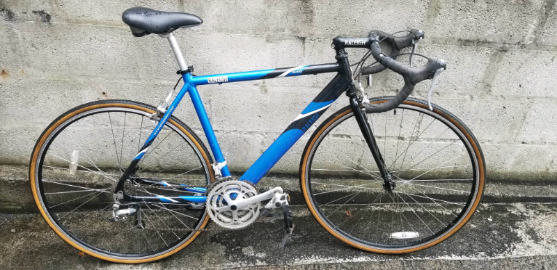 raleigh r100 road bike